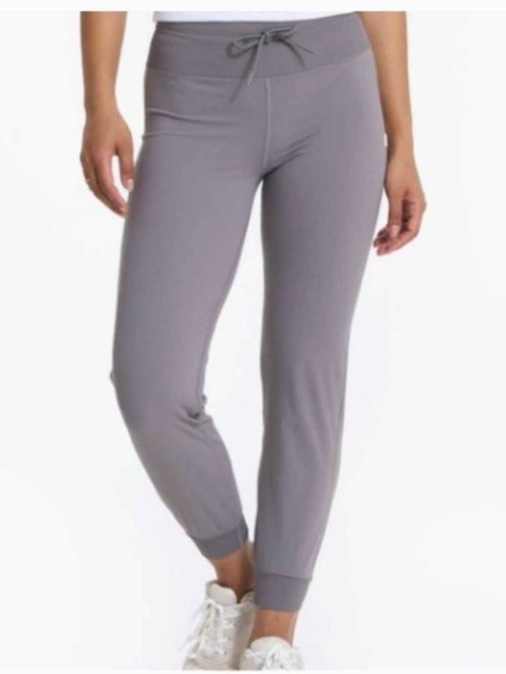 Vuori Daily Jogger in Smoke, Size Medium